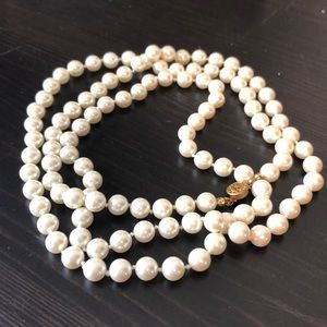 Long pearl necklace
